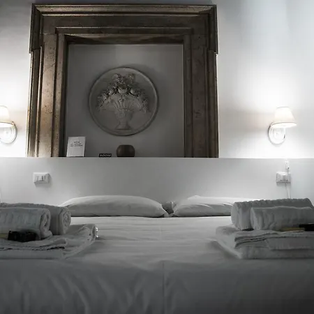 Flowers Apartments Guest house