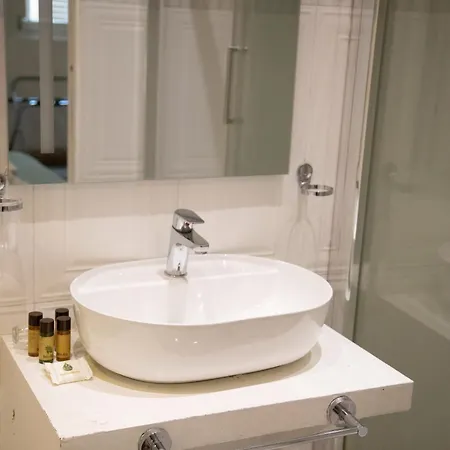 Flowers 招待所 3*