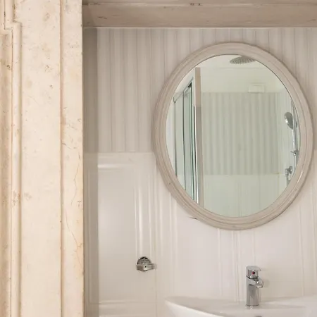 Flowers 招待所 3*