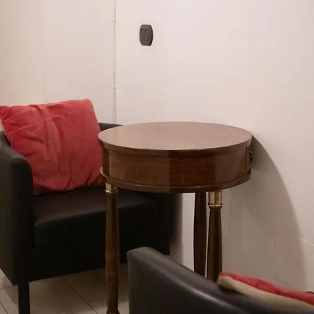 Flowers 招待所 罗马