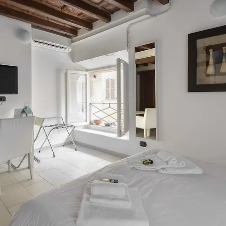 Guest house Flowers Apartments 2*