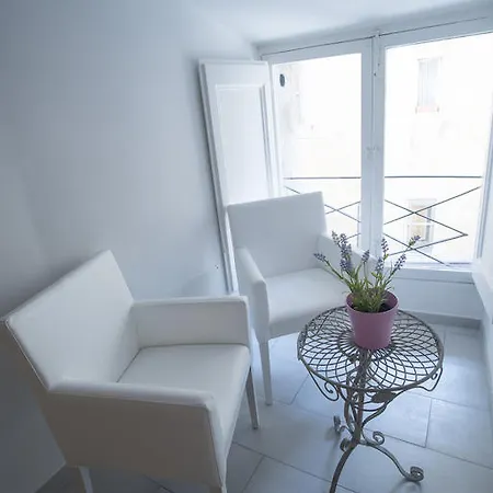 Flowers Apartments